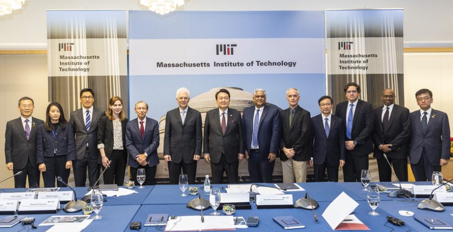 Group of MIT faculty members standing with President Yoon Suk Yeol of South Korea and his team.